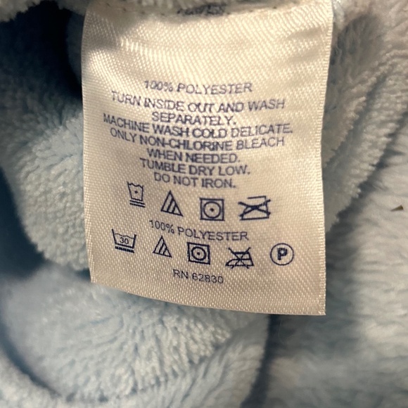 🔴Baby Blue Plush Pull Over - Picture 4 of 13